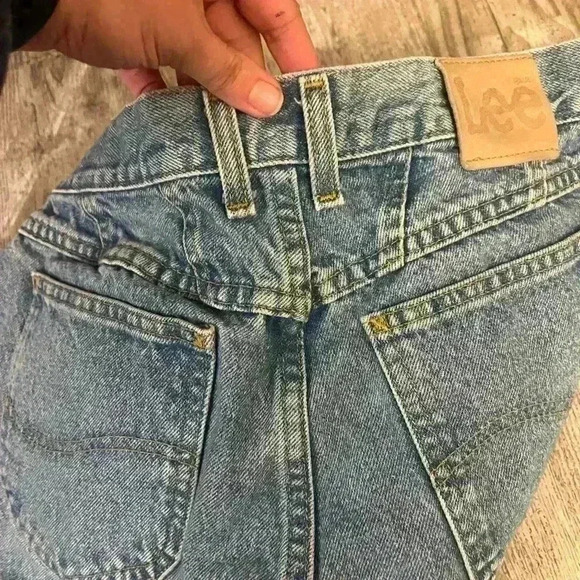 Size 16 vintage Lee mom jeans- perfect condition - Picture 3 of 6